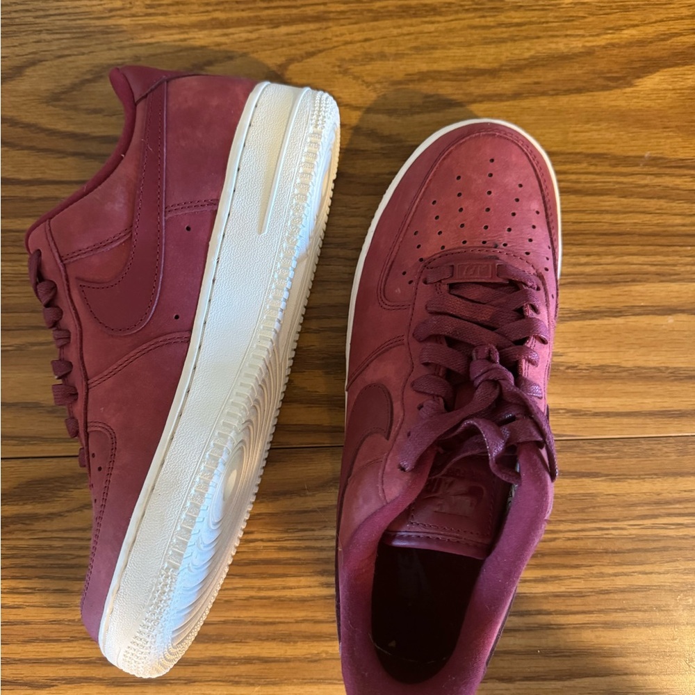 Nike Men's Deep Red Sneakers